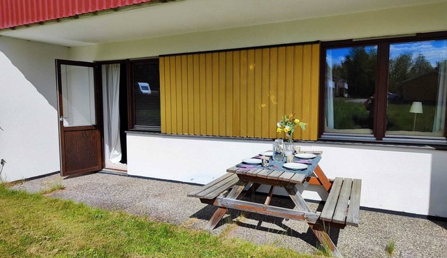 A bright and quiet 60-square-meter vacation rental near Lake Ramsen (no TV or Wi-Fi), perfect for swimming
