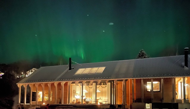 A calm Norwegian home for nature-led stays.