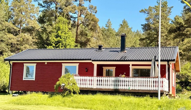 A cozy vacation home surrounded by nature, with top-notch amenities!