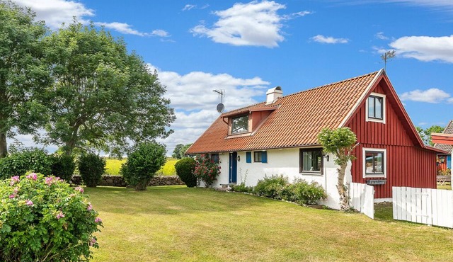 A typical, comfortable summer home 800 m from the sea in Båstad