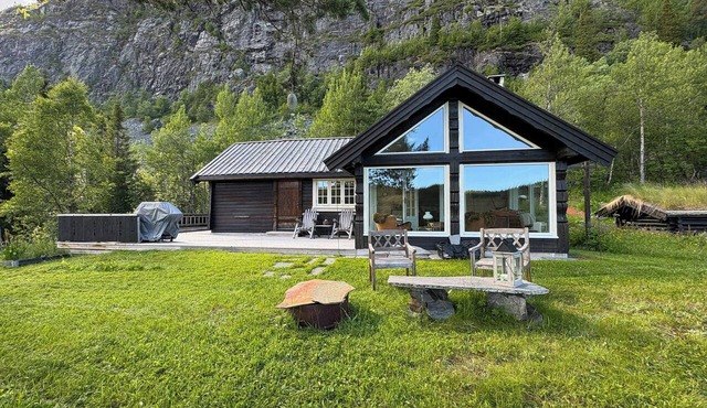 Adventure cabin with canoe, bike & hikes