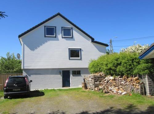 Airbnb and Booking at Postvegen 95