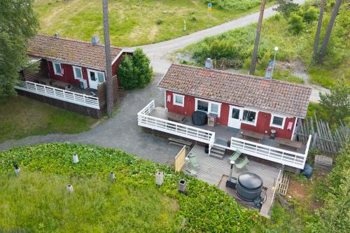 Airisto Hill & Inn - Two Beach Cabins