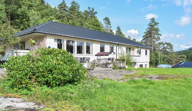 Amazing apartment in øyslebø with WiFi