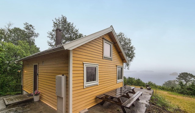 Amazing home in Aksdal with WiFi