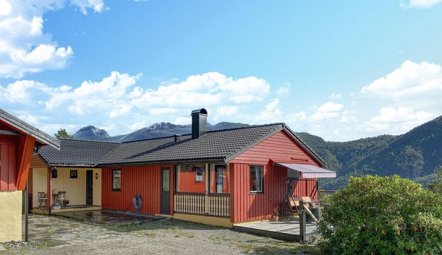 Amazing home in Florø with WiFi