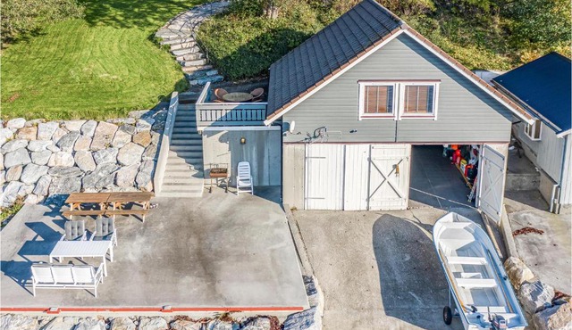 Amazing Home In Hundeidvik With Ethernet Internet