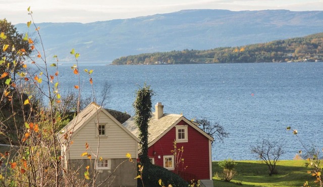 Amazing home in Jondal with WiFi