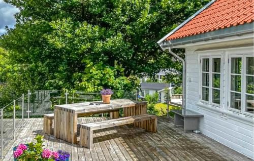 Amazing Home In Lindesnes With Wifi