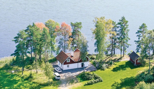 Amazing home in Ljungsarp with sauna