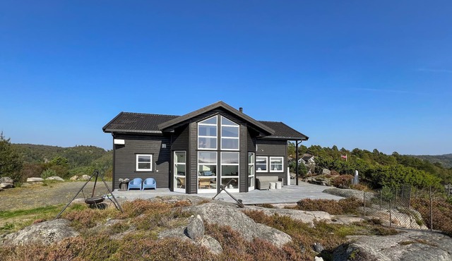 Amazing home in Lyngdal with WiFi