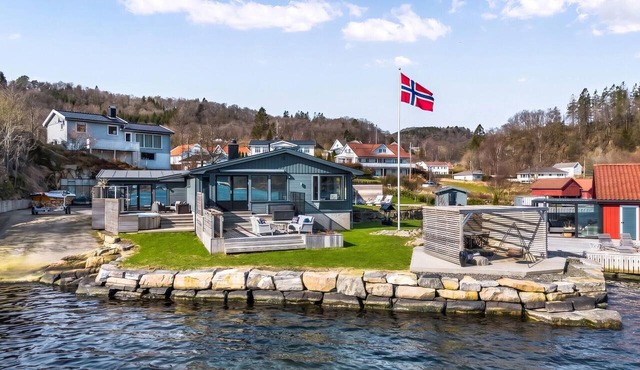 Amazing home in Lyngdal