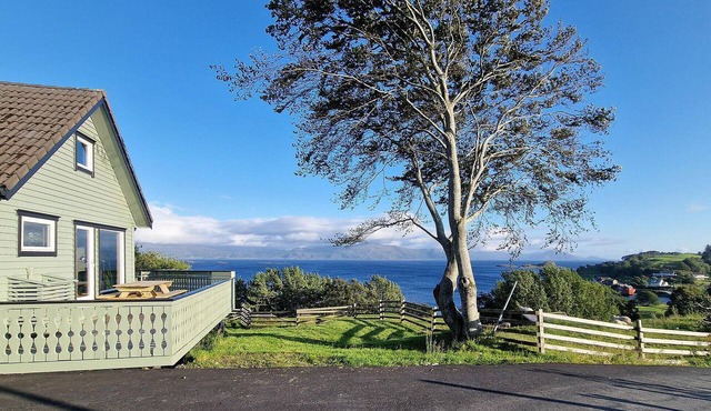 Amazing home in Tansøy with WiFi in Tansøy