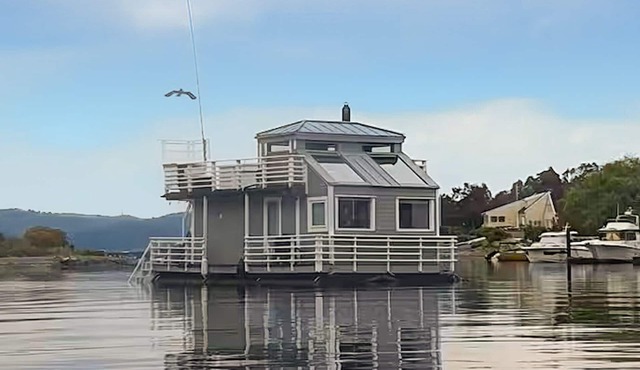 Amazing ship in Manstad with house sea view