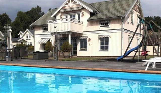 An idyllic villa on Bråviken (Lake Öster) with a large pool, a bocce court, a dock, and more in Kolmården