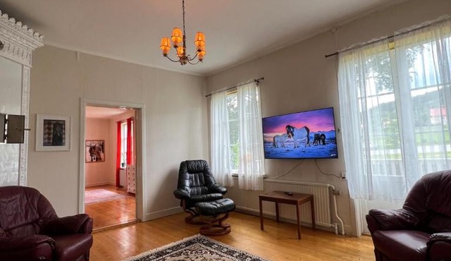 Anders-Pers, The apartment downstairs