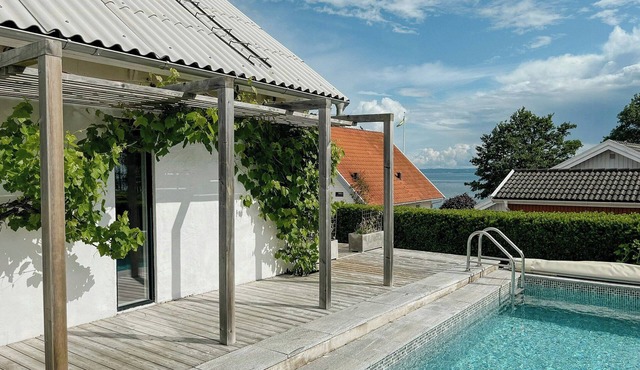 Annex with sea views over Skälderviken