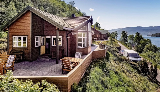 Apart and comfortable cottage in the very best location on a sunny plot with a short way to the fjor