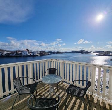 Apartment with fantastic seaview in Henningsvær. in Henningsvær