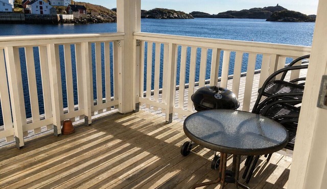 Apartment with sea view in Henningsvær in Vågan