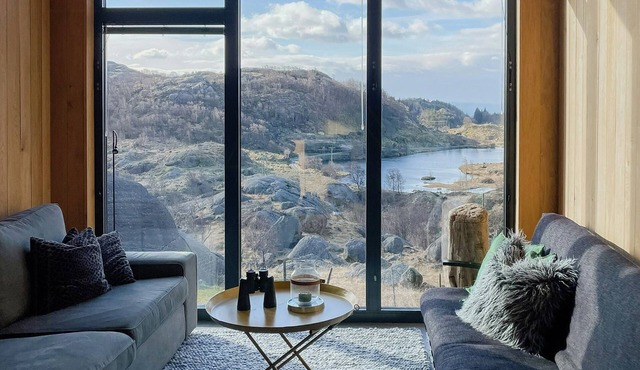 Architect-designed gem with views of Kistefjellet