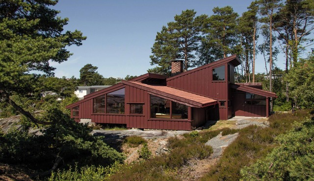 Architect-designed cabin with beach in Risør