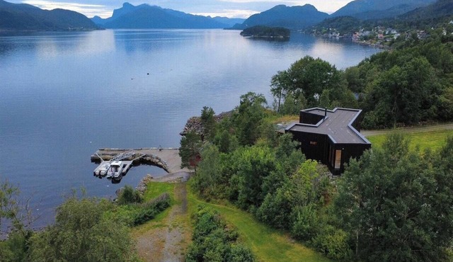 Architect-designed cabin with fjord views in Bryggja