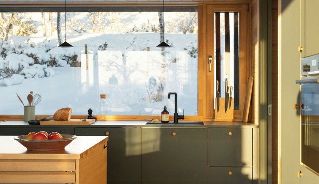 Architect-designed cabin with ski trail near Geilo
