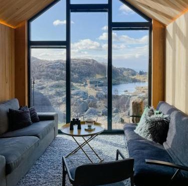 Architect-Designed Gem With Views Of Kistefjellet