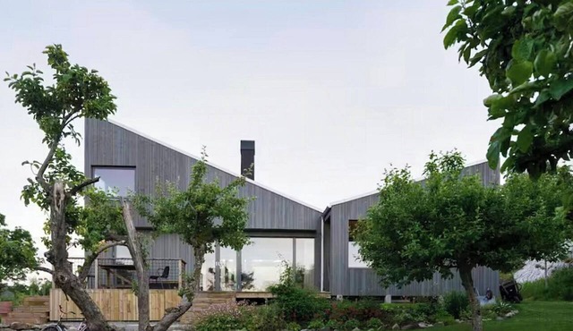 Architect-designed house by Malö streams