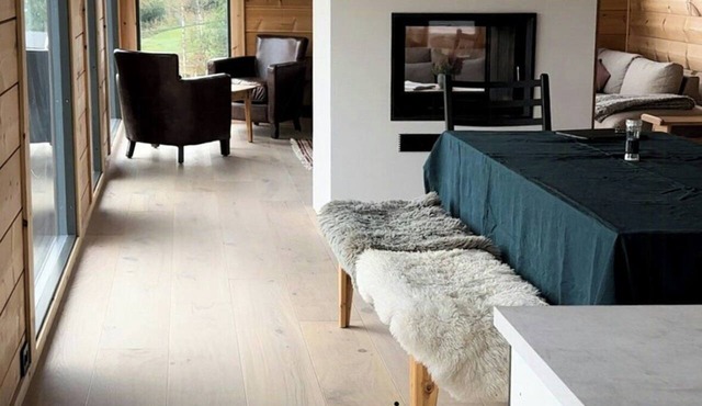 Architect-designed log cabin by Myllavannet