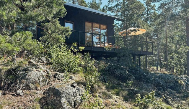 Architect-designed wooden house on Tynningö