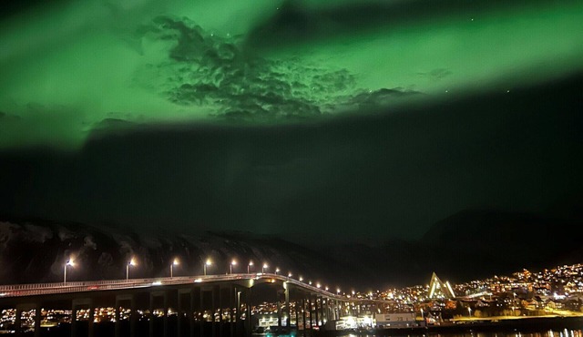 Arctic Panorama Waterfront Apartment
