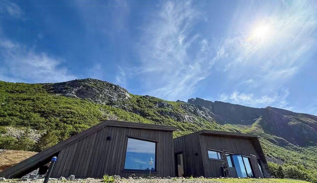 Artist's home with studio in the heart of Lofoten in Nordland