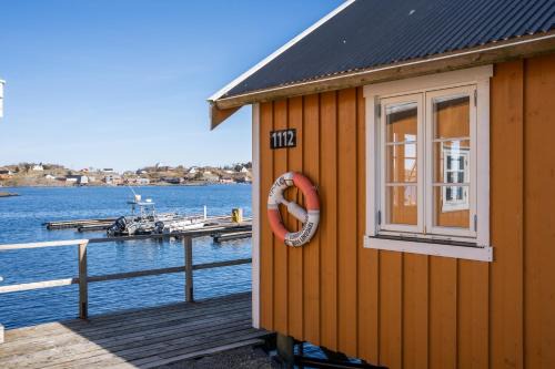 Åsebua - Renovated rorbu with seaview