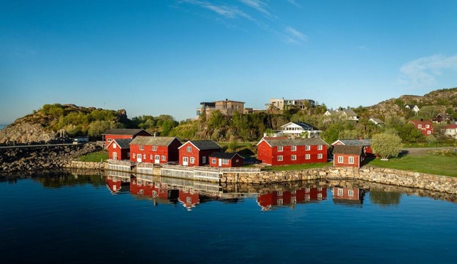 Astra Village - Waterfront Rorbu Cabins in Lofoten