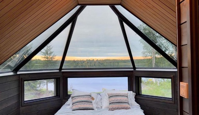 Aurora Glass Cabin & Lakeside Villa with Sauna