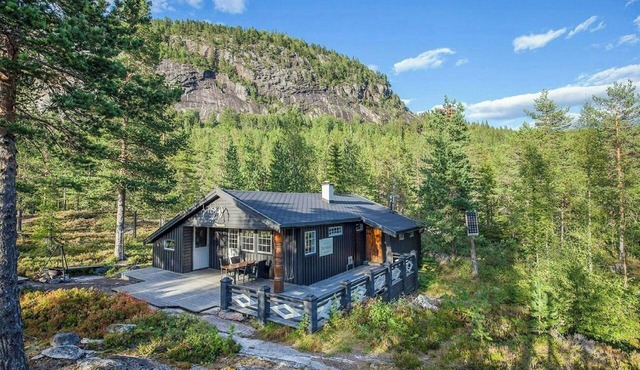 Authentic cabin at the foot of Andersnatten in Nedre Eggedal
