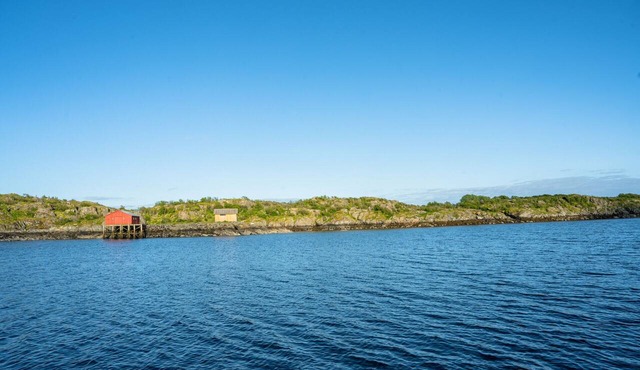 Authentic rorbu by the sea in Vestvågøy