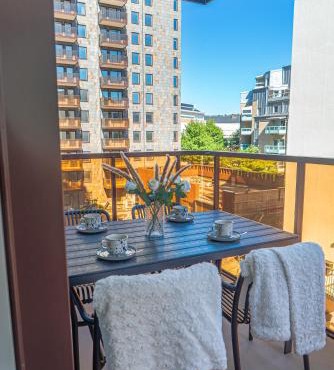 Avenyn Hideaway by Beyond Stay with Big Balcony