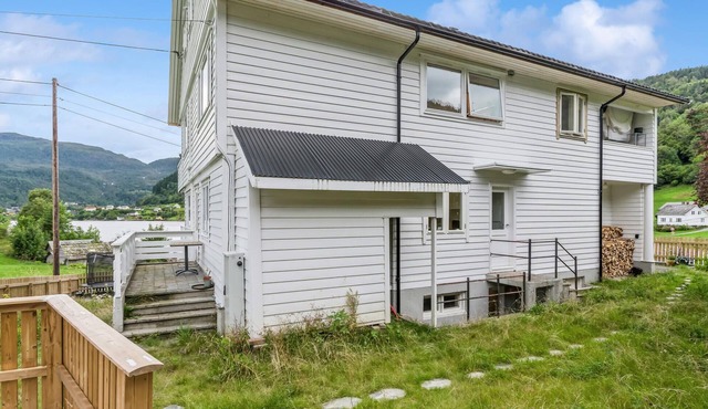 Awesome apartment in Strandebarm