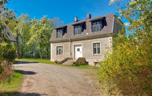 Awesome Apartment In Oxie With Wifi