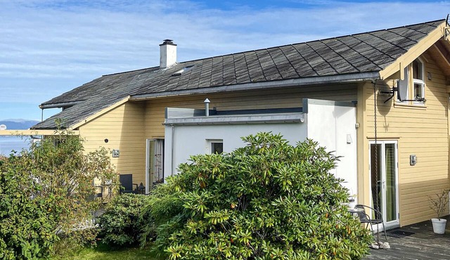 Awesome home in Bjoa with WiFi in Bjoa