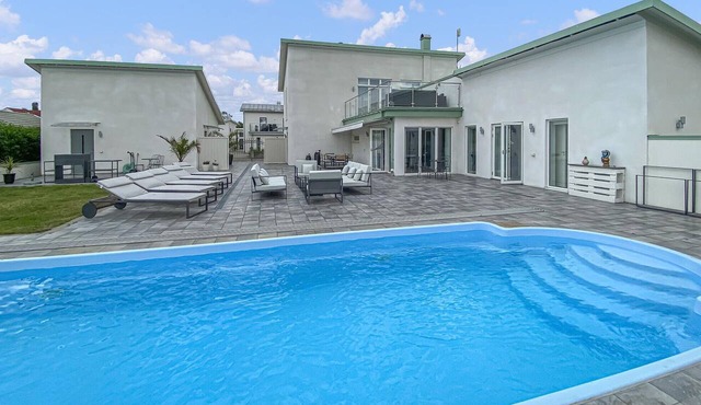 Awesome home in Borgholm