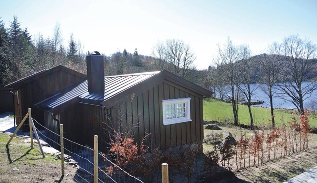 Awesome home in Farsund with house sea view