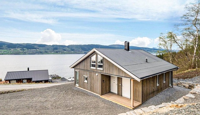 Awesome home in Gjemnes with WiFi