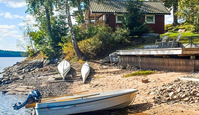 Awesome home in Kinnarumma with lake view in Kinnarumma