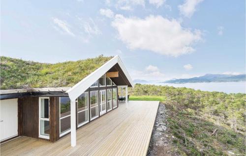 Awesome Home In Kvisvik With House Sea View