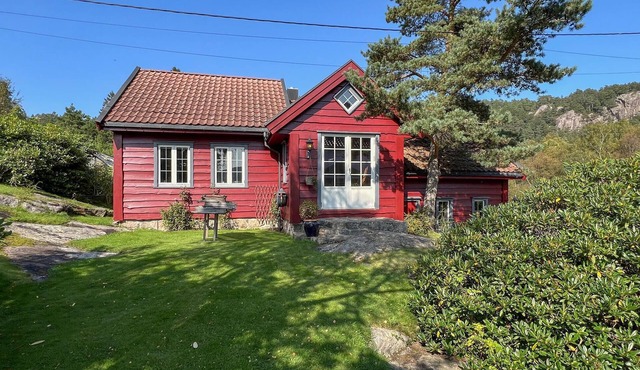 Awesome home in Lindesnes with WiFi