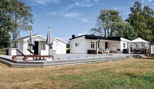 Awesome home in Löttorp with sauna in Löttorp